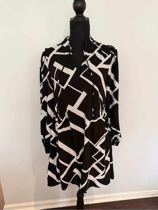 fab'rik Dresses & Skirts - Fab’rik Black & White Geometric Dress